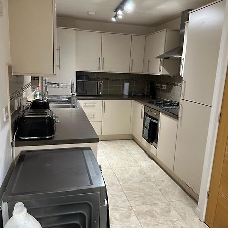 Cosy Double Bedroom In Newcastle Upon Tyne - Access To Shared Kitchen, Shared Lounge And Shared Conservatory Areas Inc Sky Tv And Netflix Екстериор снимка