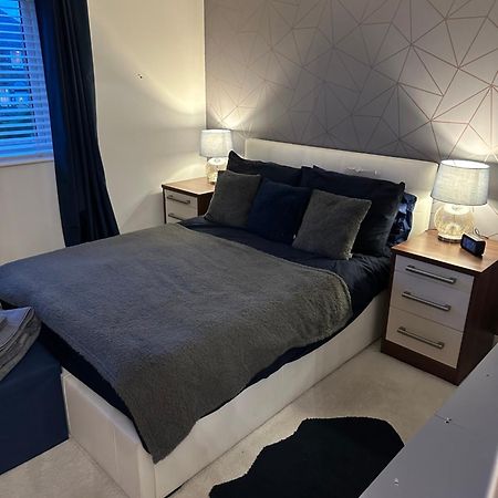 Cosy Double Bedroom In Newcastle Upon Tyne - Access To Shared Kitchen, Shared Lounge And Shared Conservatory Areas Inc Sky Tv And Netflix Екстериор снимка